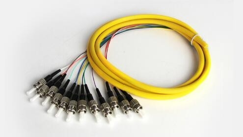 Подгонянные кабели отрезка провода волокна СК АПК пачки соединителей оптически в сети КАТВ ФТТХ